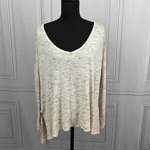 Ivory loose fit top 🖤